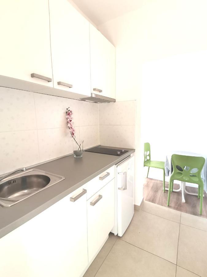 Apt White Idyll, 3 Bedrooms, 3 Bathrooms, Terrace Apt بروماجنا المظهر الخارجي الصورة